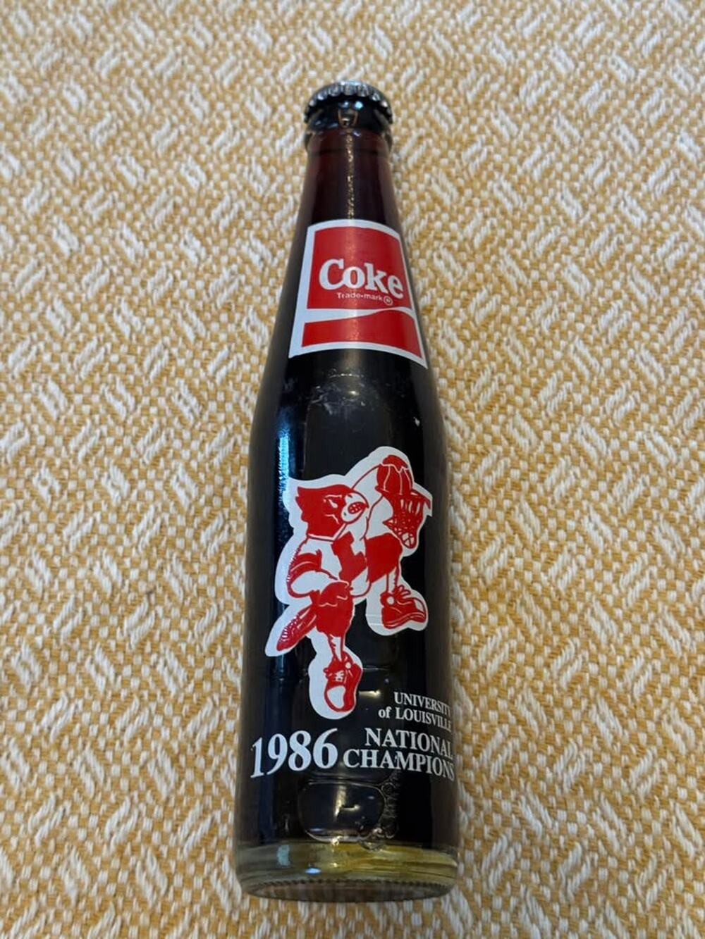 1986 Coca-Cola commemorative bottle University of Louisville Cardinals